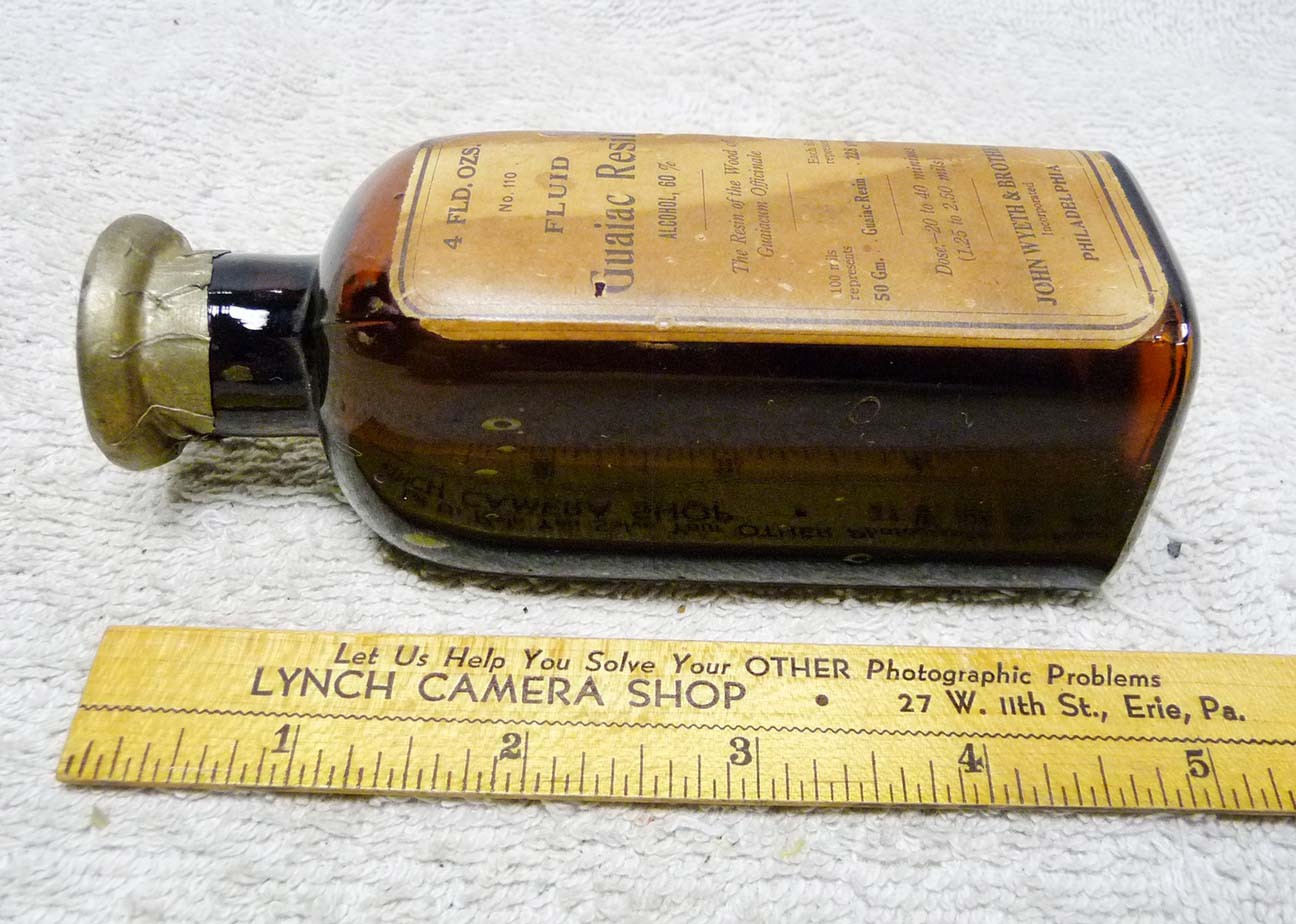 Antique Early 1900’s John Wyeth & Brother GUAIAC Resin Fluid Bottle w/ Lead Seal