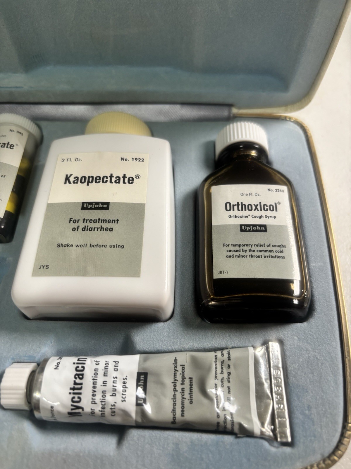 COLLECTIBLE Upjohn Traveling Salesmans Pharmacy Sample Case Incomplete