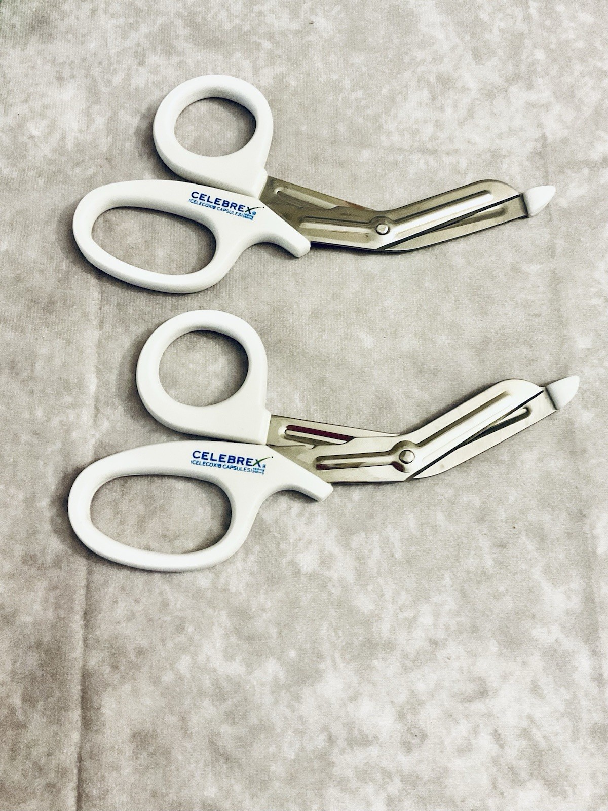 CELEBREX BEXTRA PHARMACEUTICAL REP PROMO FIRST AID SHEARS LOT OF 2