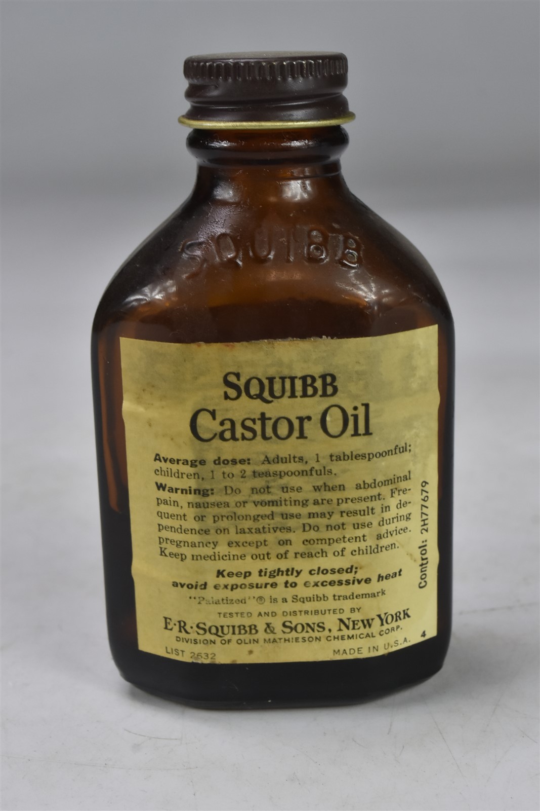 Vintage SQUIBB CASTOR OIL BROWN MEDICINE BOTTLE #07917