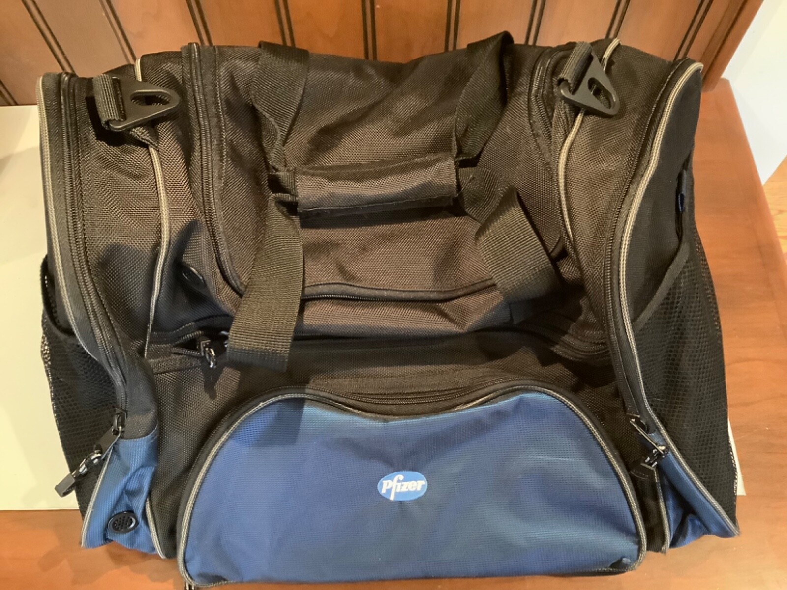 Vintage Pfizer Employee Only Gym Duffel Bag 20x12x10”