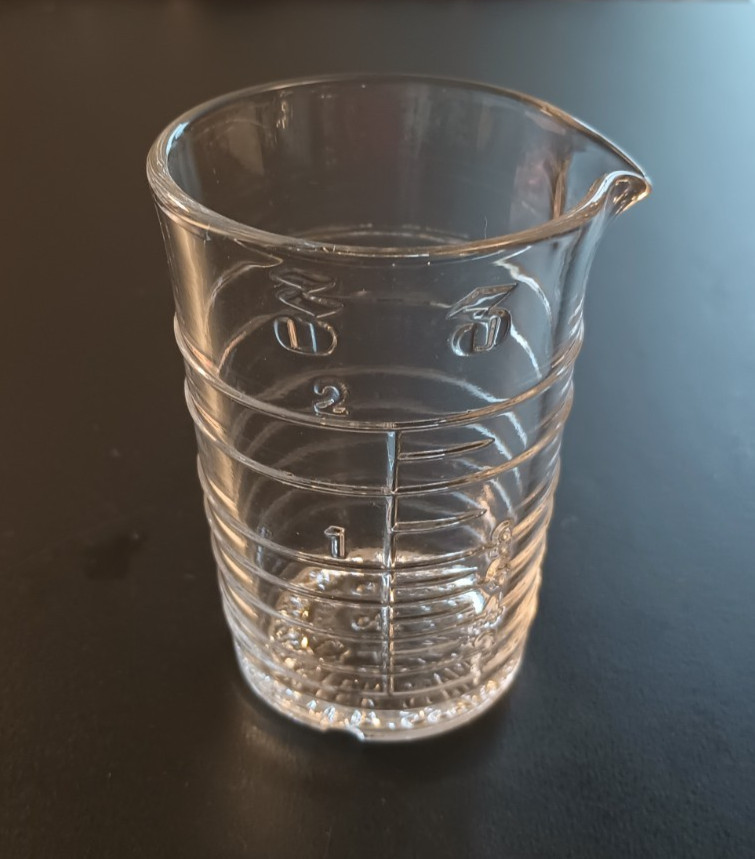 VTG 3 OZ. GLASS MEASURING BEAKER ~ 3″ High, P & H Company, Worcester, MA
