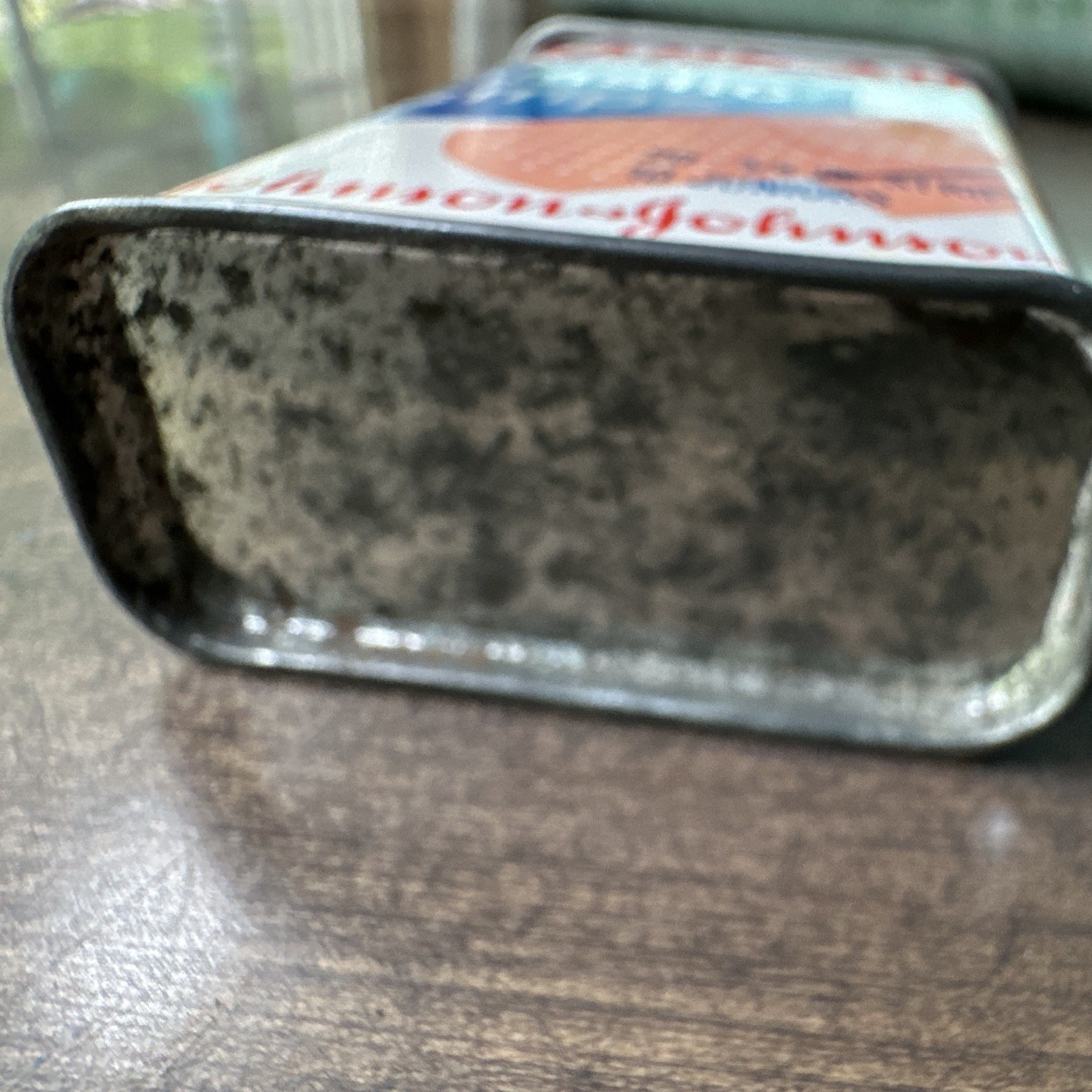 Band-Aid Brand Plastic Strips Johnson & Johnson Metal Tin Box 20 3/4 in.