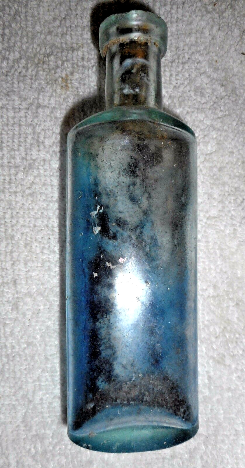 Medicine Pharmaceutical Bottle with Blue residue inside Vintage Dig Find 4 3/4″