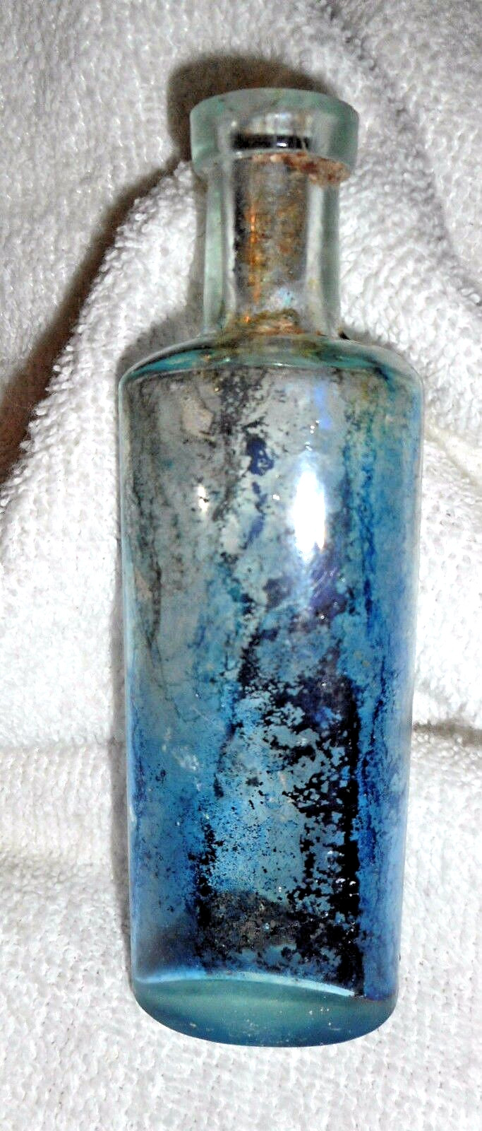 Medicine Pharmaceutical Bottle with Blue residue inside Vintage Dig Find 4 3/4″