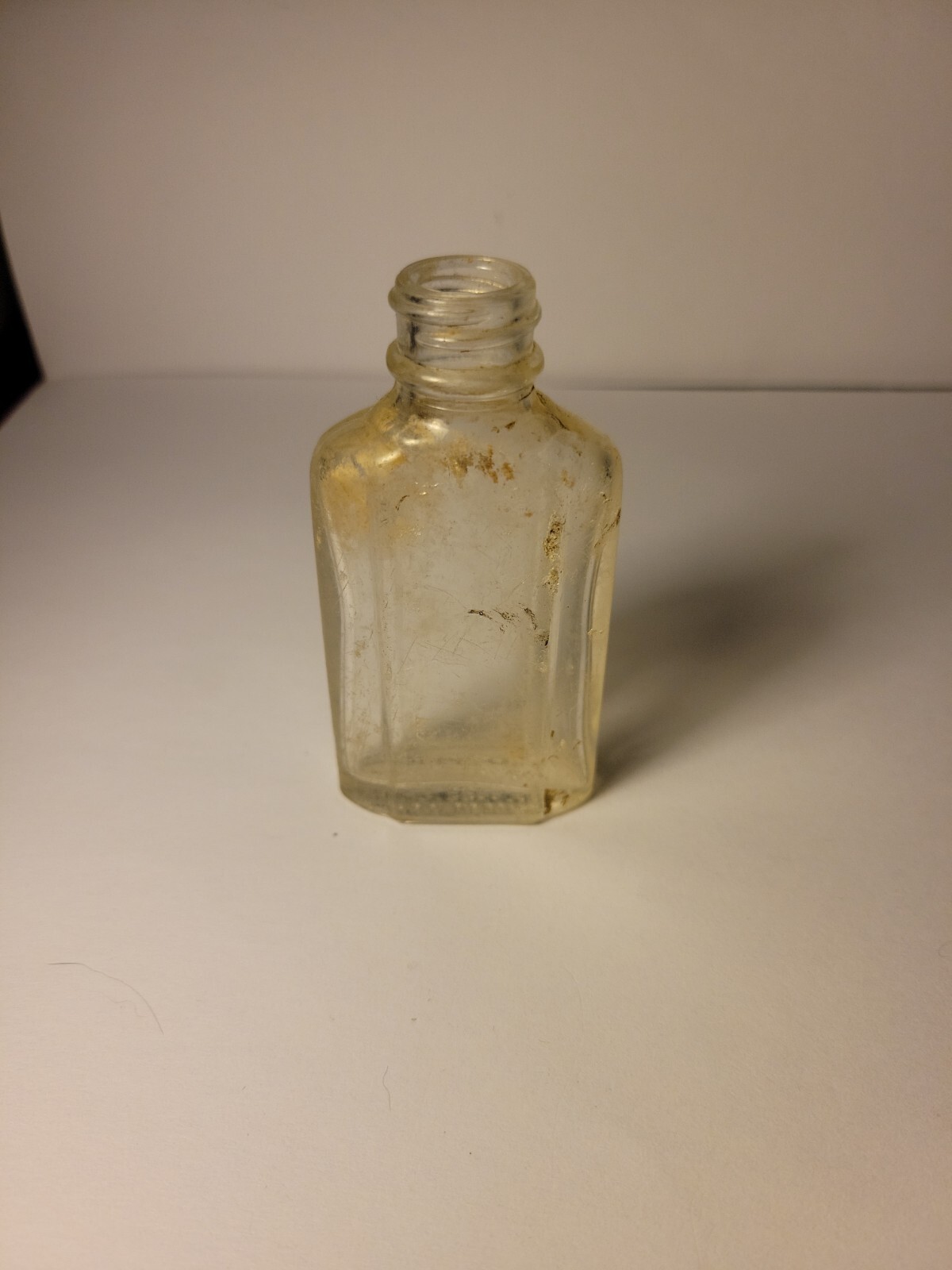 Vintage Glass – Sample Size Medicine Bottle