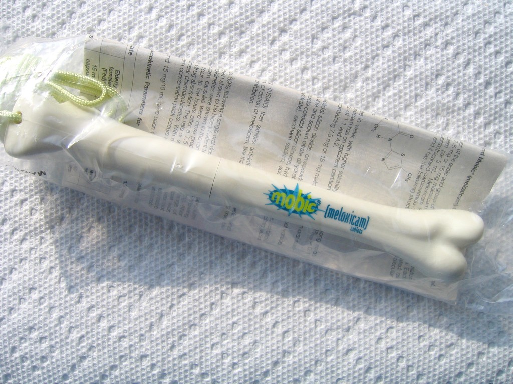 Drug Rep Mobic Bone Break Away Neck Pen Colectable Dried Ink AS IS