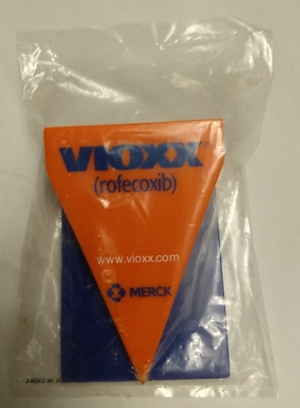 VIOXX NEW Magnetic Clip Merck Pharmaceutical Advertising Rofecoxib SEALED in bag
