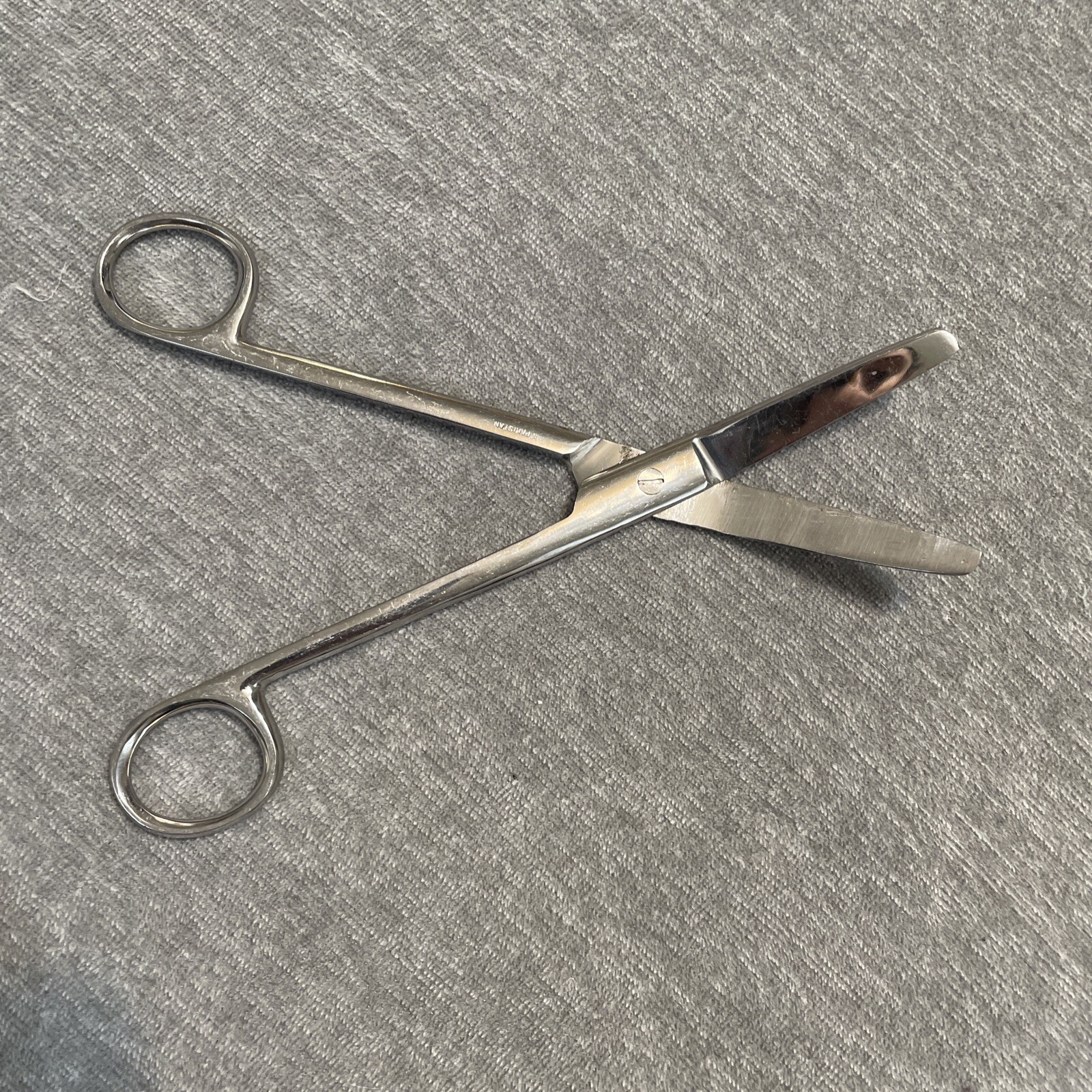 VINTAGE COLLECTIBLE Medical Scissors 7″ MADE IN USA Compton Bent Angled Surgical