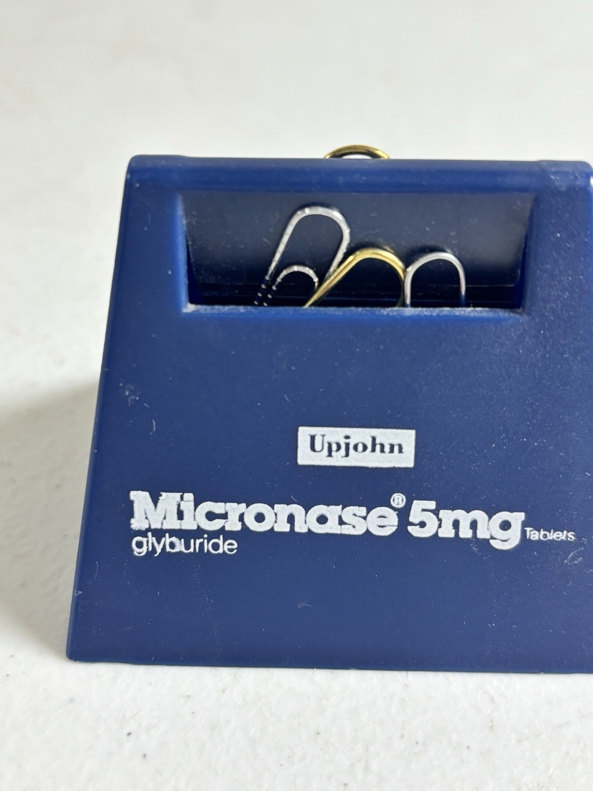Promotional UPJOHN MICRONASE Paper Clip Holder Drug Rep Double Sided Pharmacy
