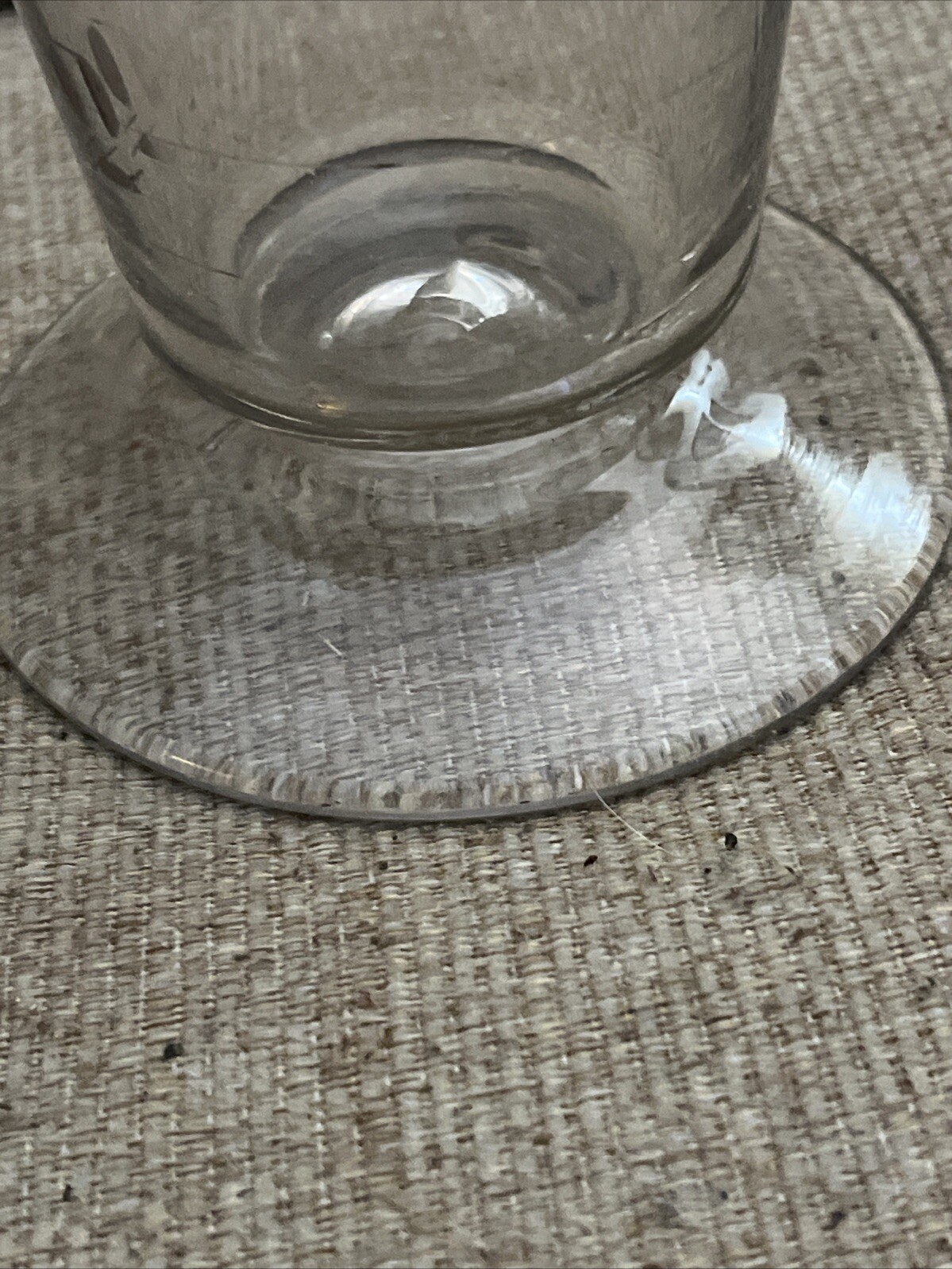Vintage Footed 16 OZ Hand Etched Glass Apothecary Measuring Beaker With Spout