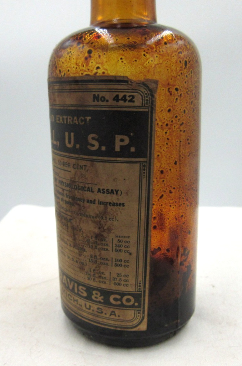 1920’s Parke, Davis & CO SQUILL Detroit Mich 4 3/4 ” Amber Medicine bottle