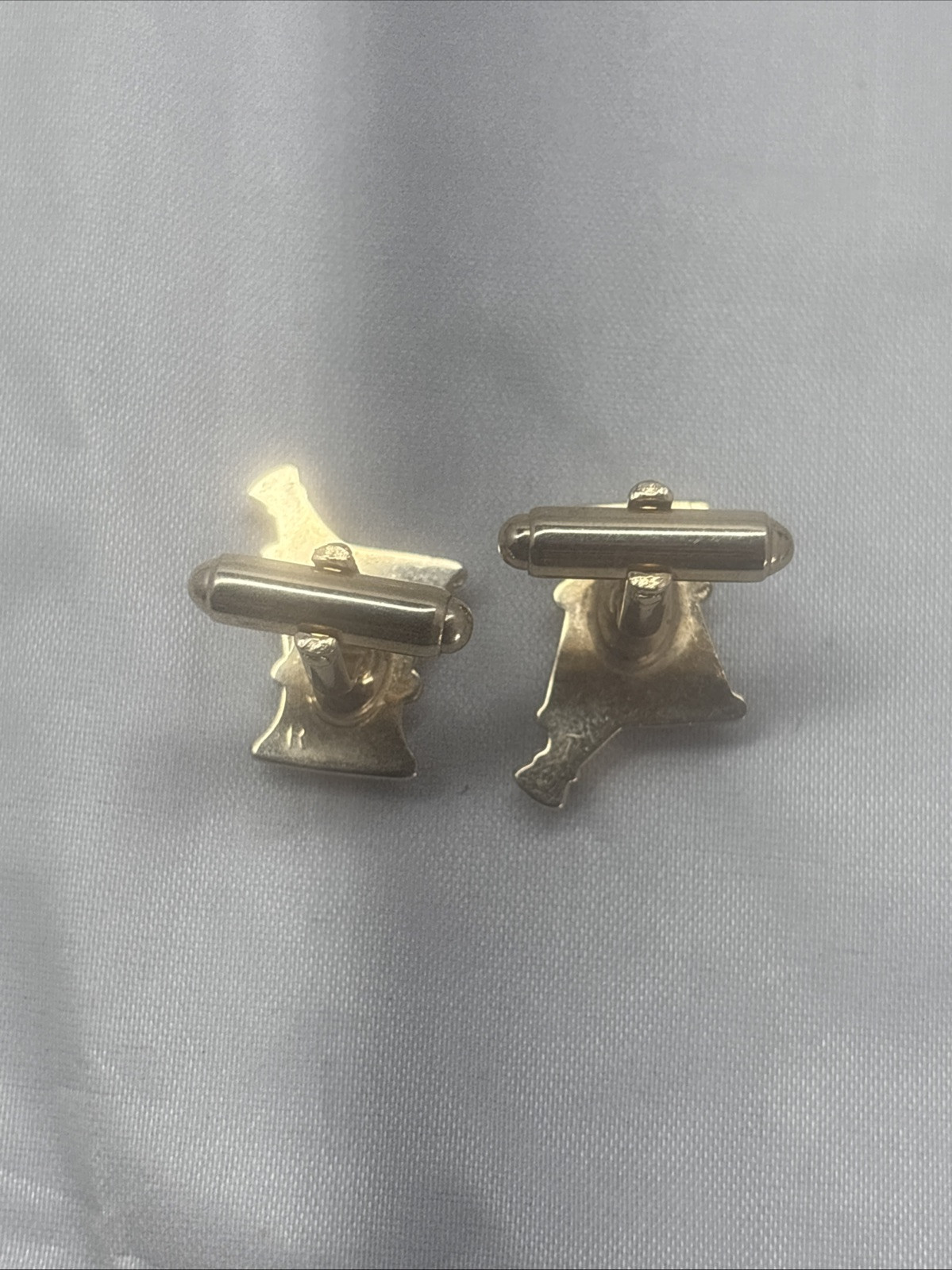 Vintage Gold Tone Morter and Pedestal Cuff Links.