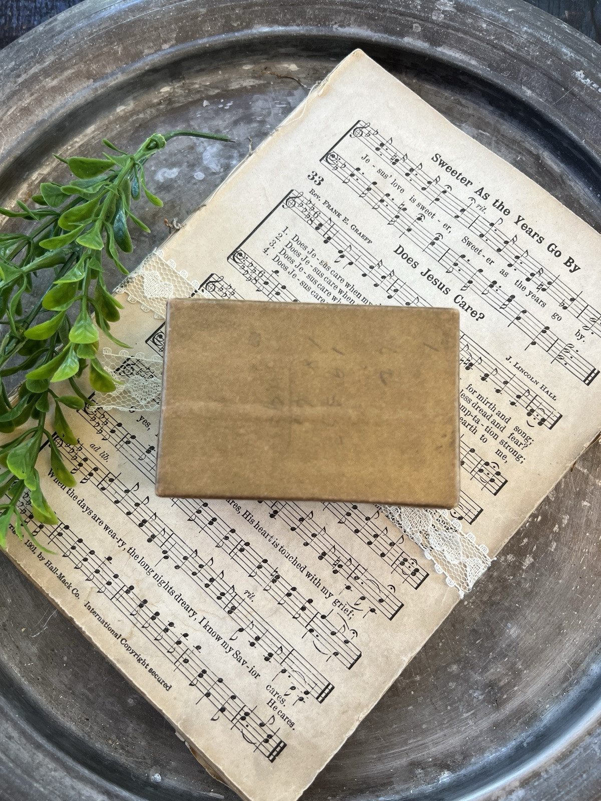 Vintage 1949 Finney’s Drug Store Pill Box Filled With Vintage Sewing Needles