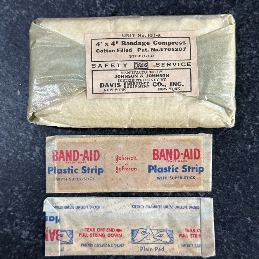 WW2 Antique Original Johnson & Johnson / Davis – Bandage Compress