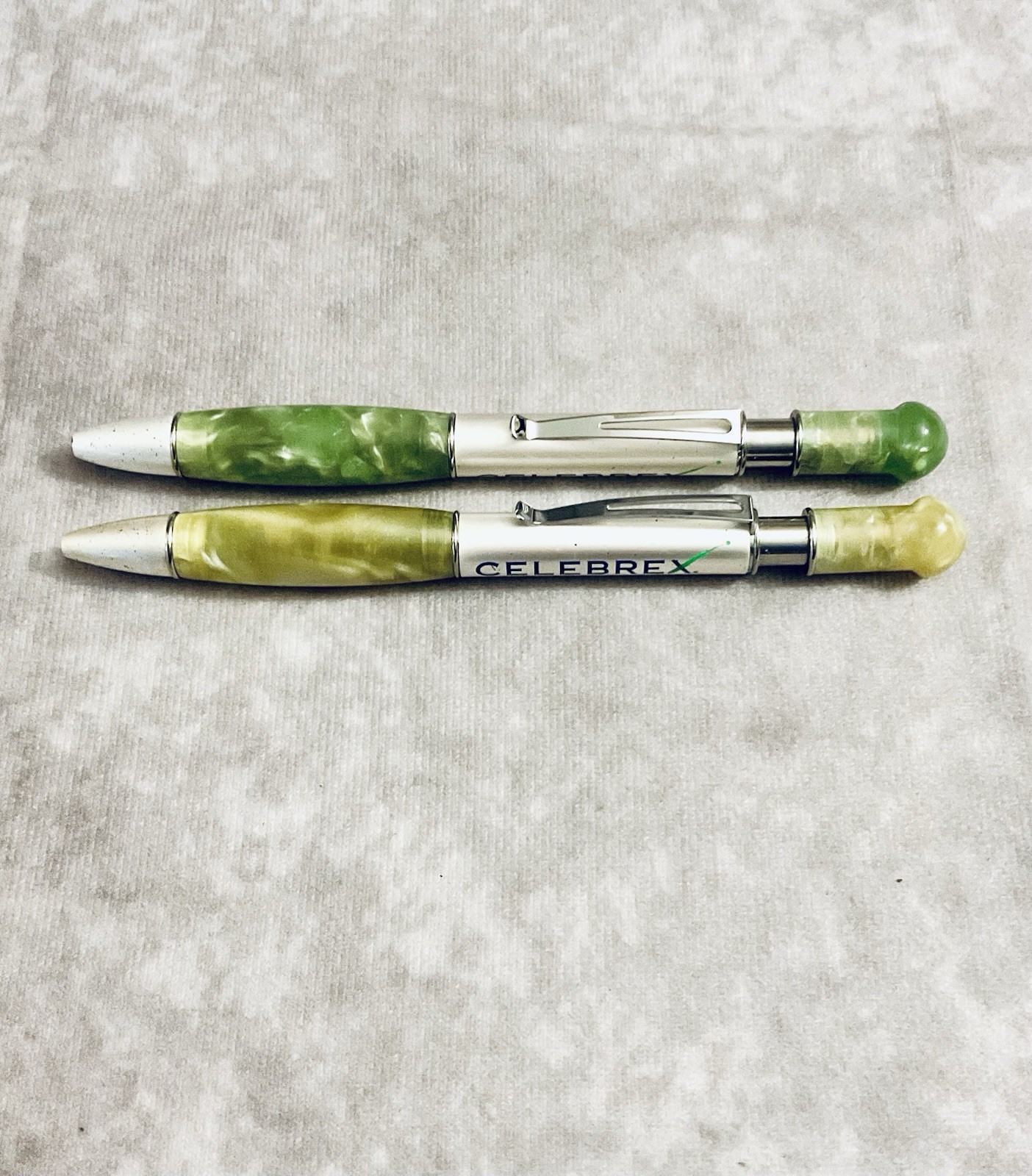 CELEBREX PHARMACEUTICAL REP PEN MARBLED BARREL YELLOW GREEN CHROME CLIP LOT OF 2