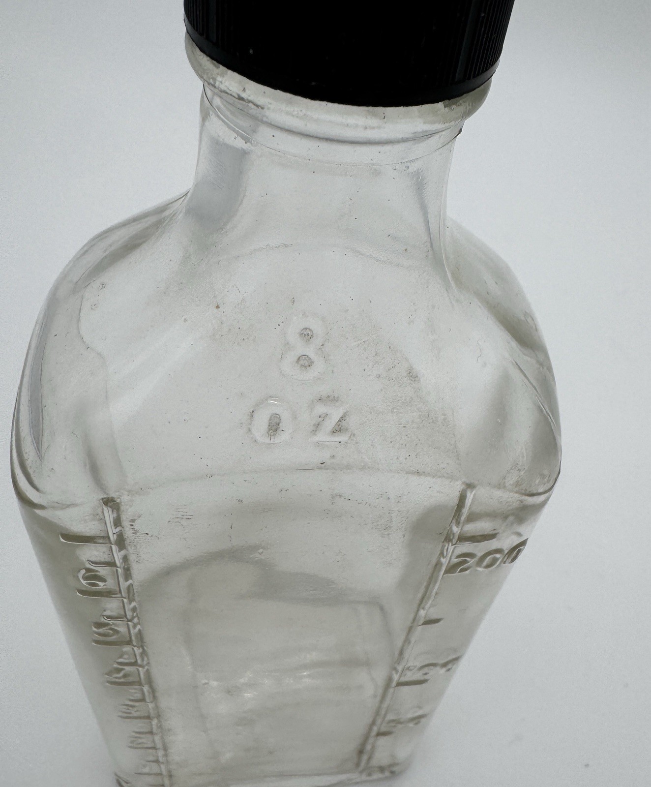 Vintage Illinois glass pharmacy 8 oz. medicine prescription Bottle with Lid