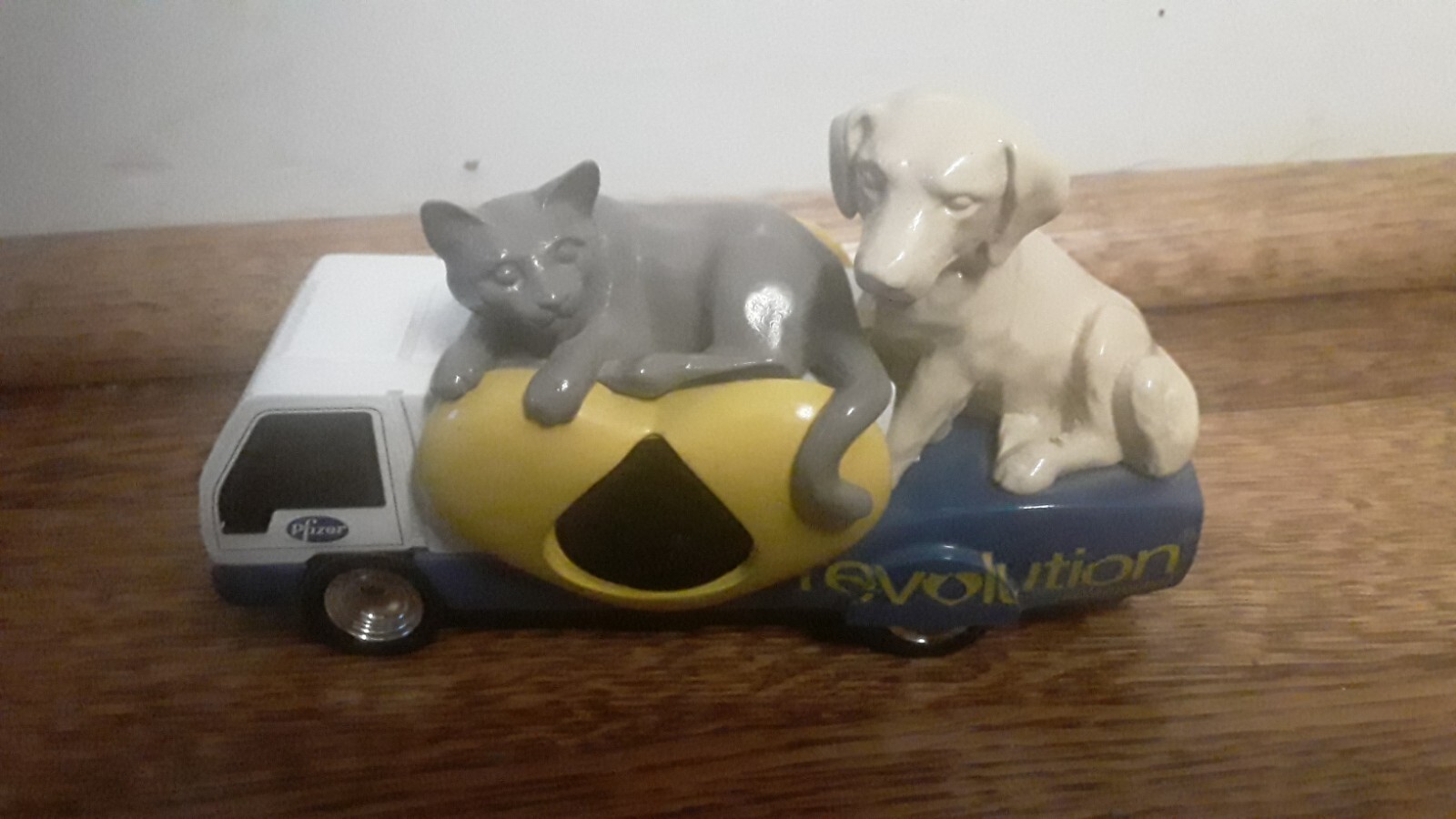 Pfizer Pharmaceutical Rep Diecast Cat/Dog Truck “Revolution ” Advertising A1