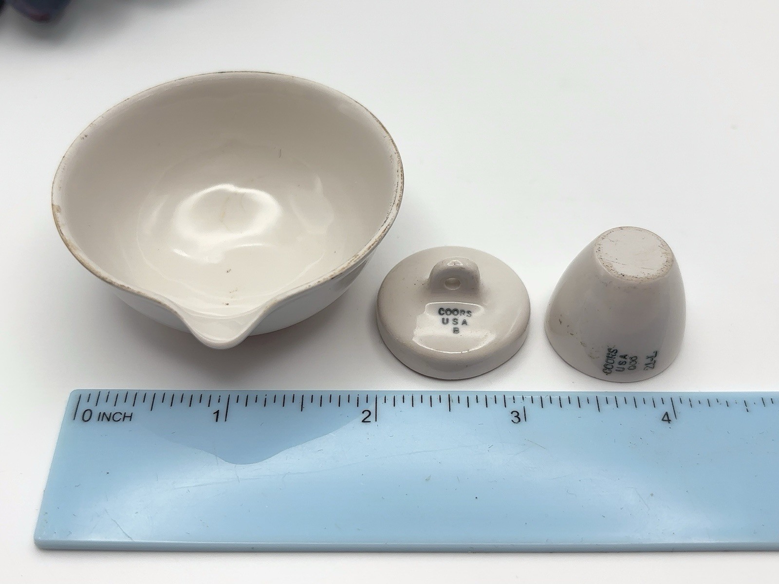 Vintage 3pc COORS USA Porcelain Apothecary Lab Pharmacy mini Cups Lid