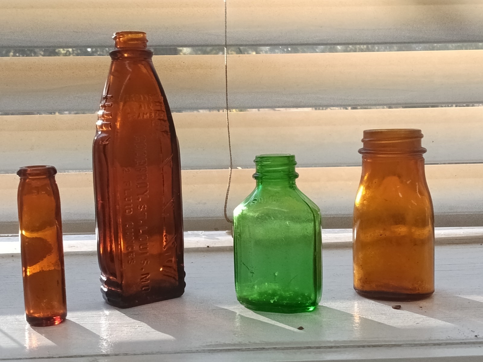 VINTAGE PHARMACY & GENERAL STORE BOTTLE COLLECTION(4 PCS) Lot of 4 Antique Medi