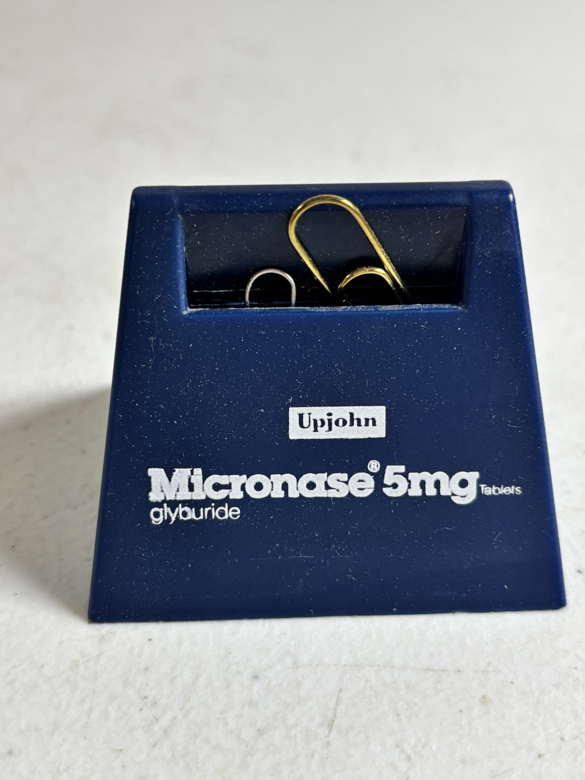 Promotional UPJOHN MICRONASE Paper Clip Holder Drug Rep Double Sided Pharmacy