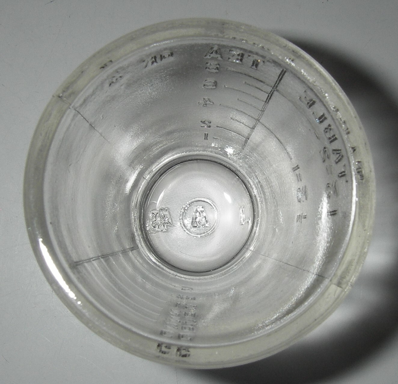 Armstrong Cork De luxe Medicine Glass Drug Sundries Measuring Cup Footed
