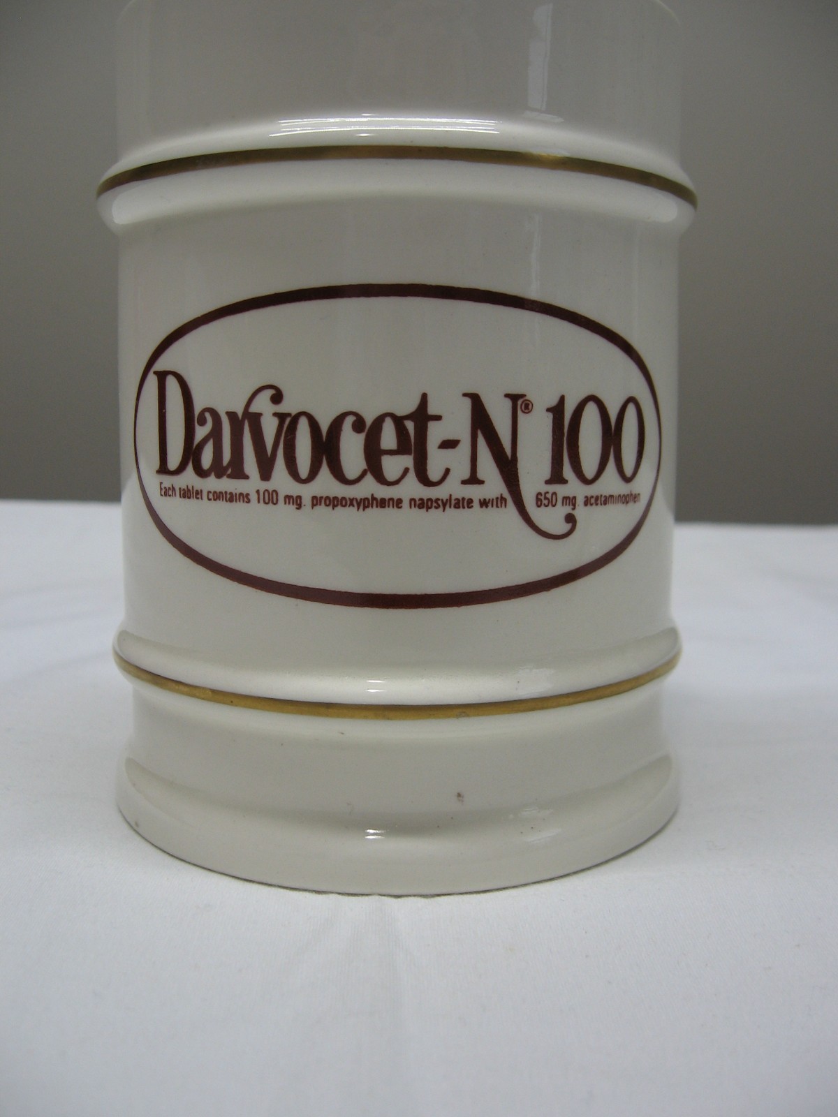 Darvocet-N 100 Eli Lilly Pharmacy Apothecary Jar Missing Lid