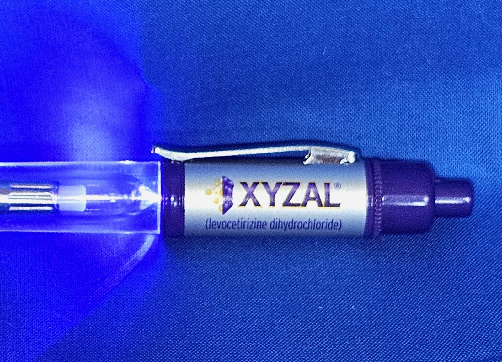 Xyzal Drug Rep Ink Pen w/ *LIGHT* Collectible Pharmaceutical Medical Advertising