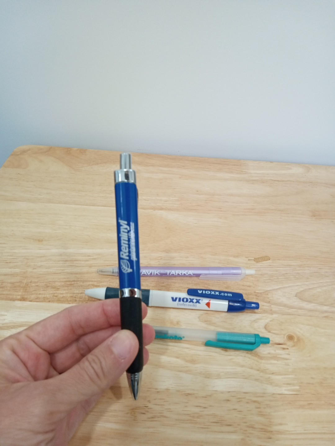 Lot (4) Pharmaceutical / Drug Rep Pens: Depakote, Mavik Tarka, Vioxx, Reminyl
