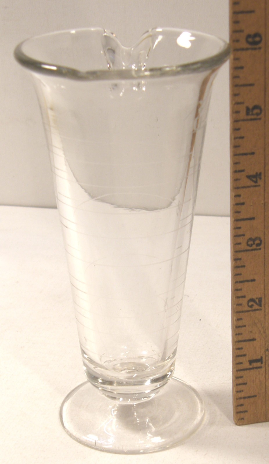VINTAGE GLASCO CLEAR GLASS ETCHED FOOTED MEASURING POURING BEAKER APOTHECARY LAB