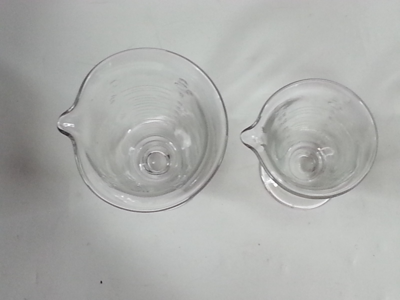 2 Piece Apothecary Clear Medical Measuring Beakers