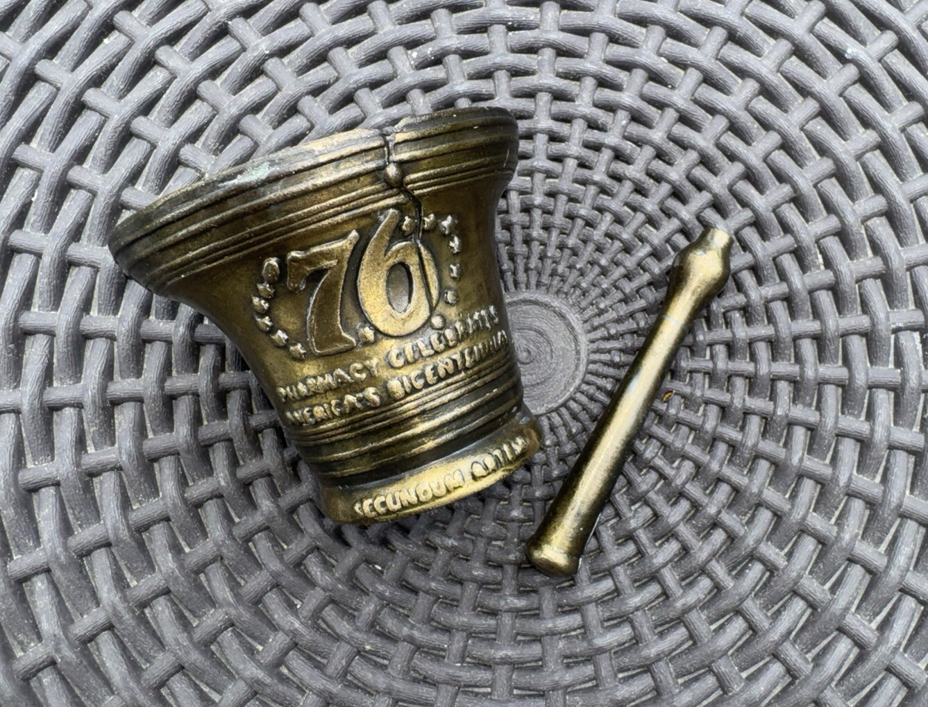 MORTAR & PESTLE PHARMACY CELEBRATES 76 BiCENTENNIAL Brass Bronze SECUNDUM ARTEM