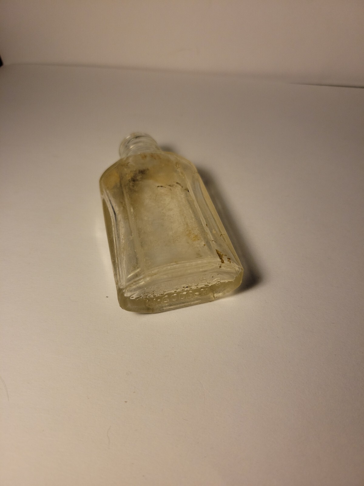 Vintage Glass – Sample Size Medicine Bottle
