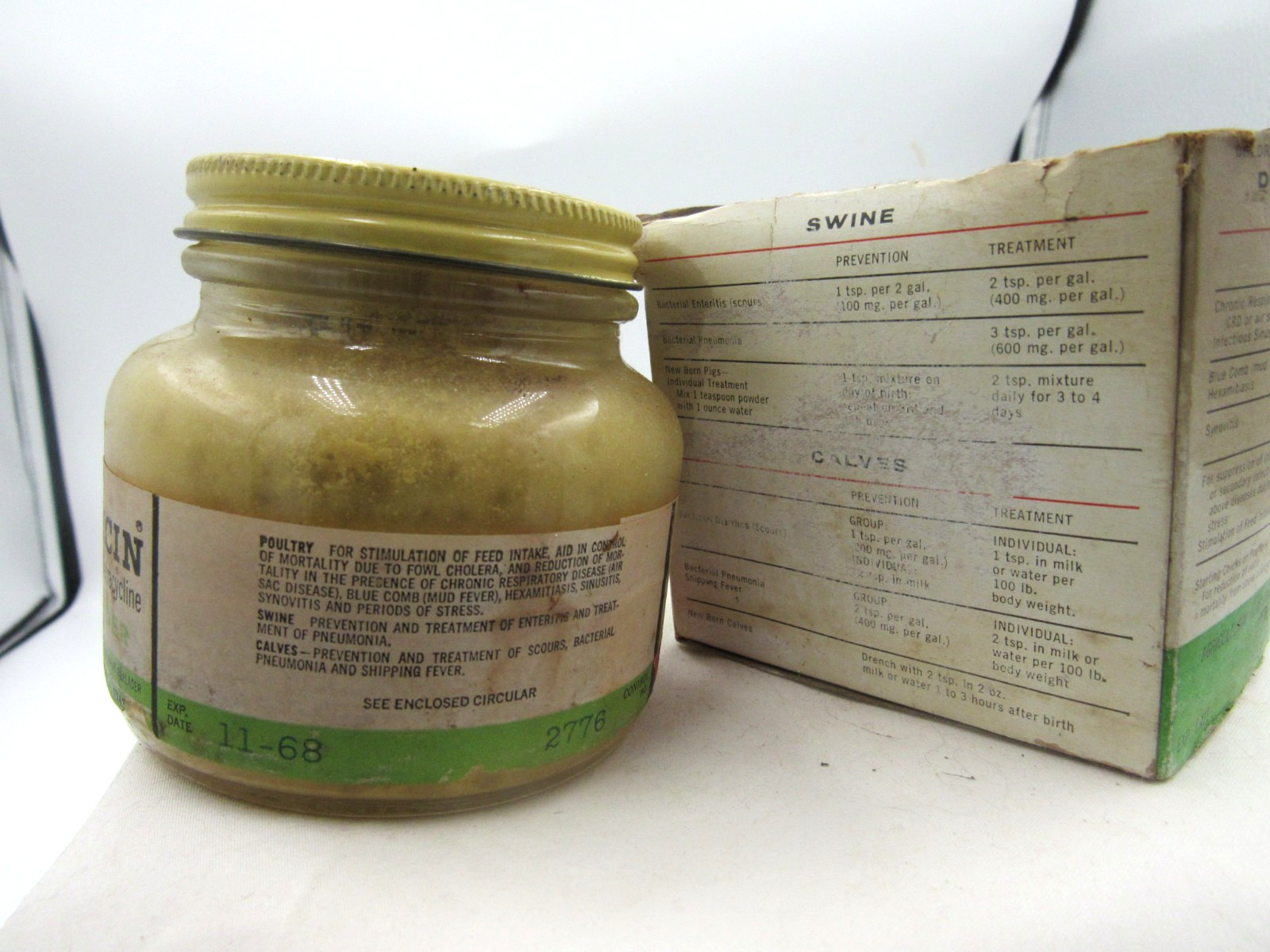 1940’s Aureomycin Veterinary Farm Powder Princeton NJ 3″ Clear Medicine jar