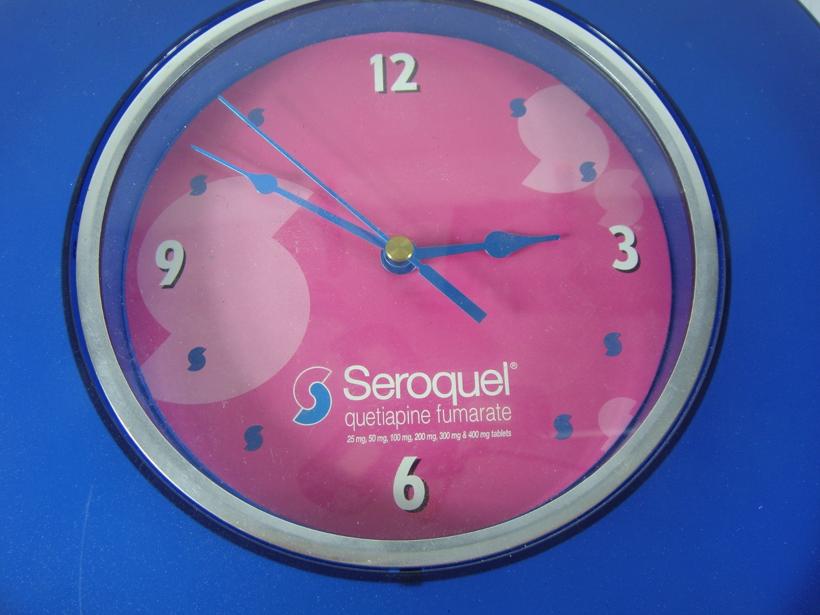 Seroquel Wall Clock Pink Face Blue Outer Ring Edge Tested Works Drug Rep Promo