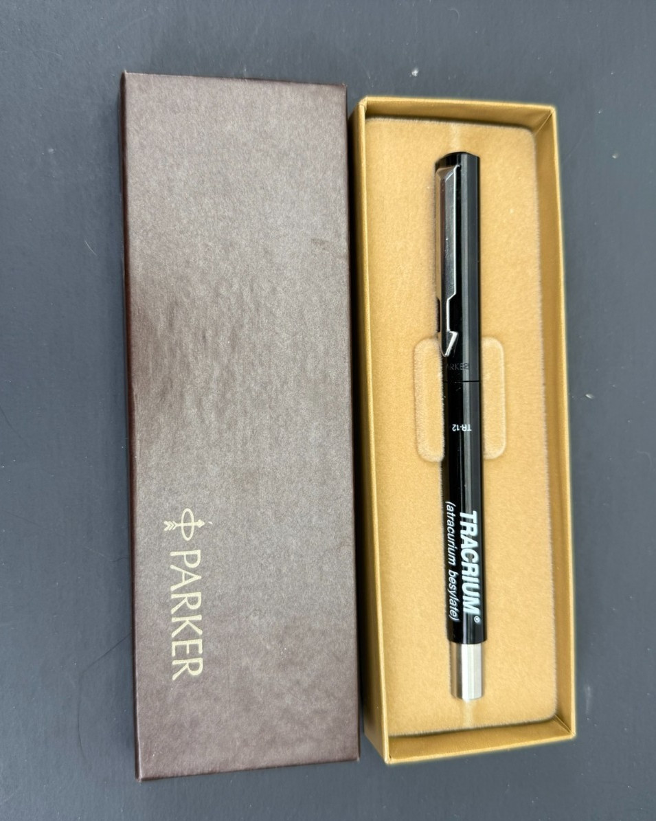 Tracrium Drug Rep Pharmaceutical Advertising Pen Parker w/ Case TR-12
