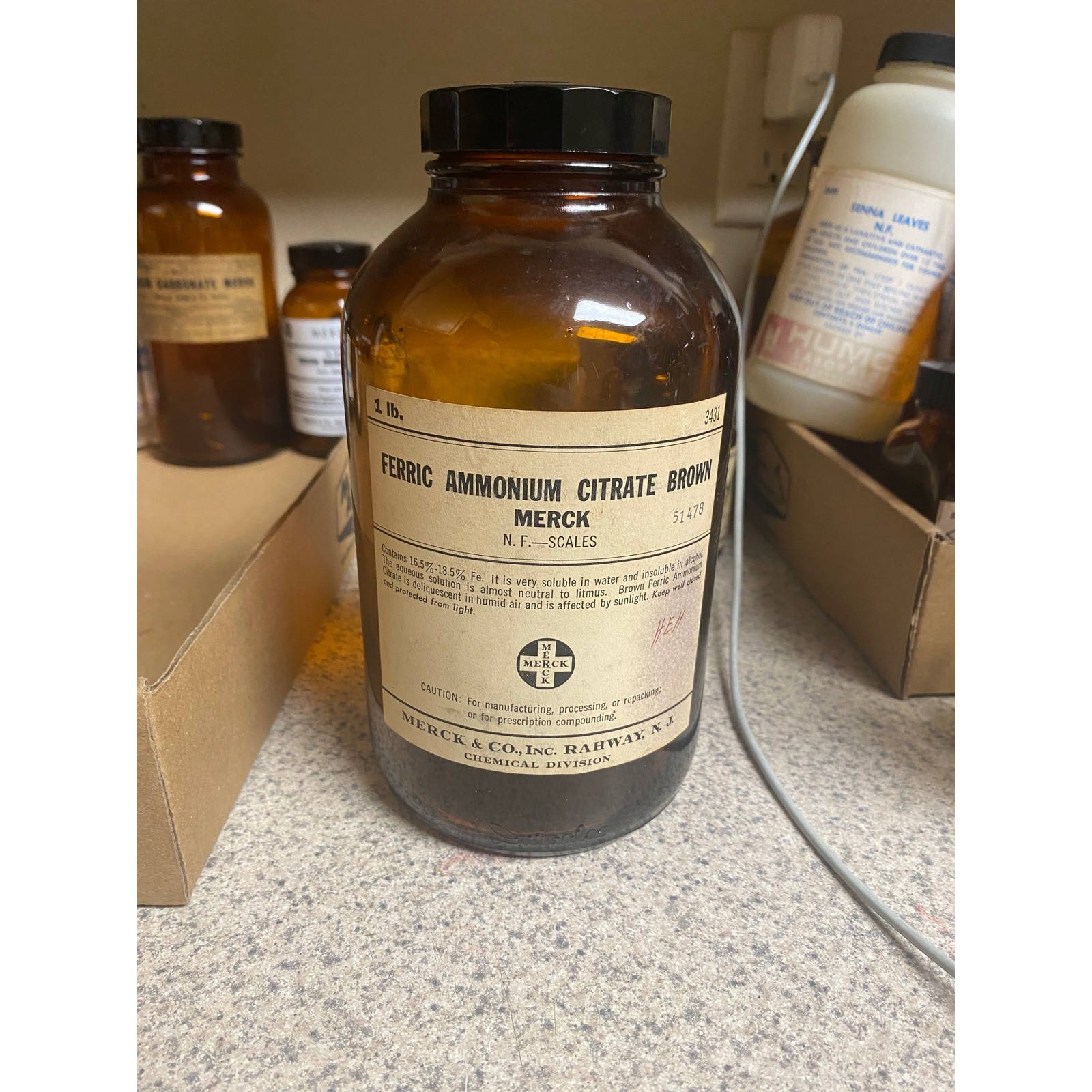 Vintage Merck Ferric Ammonium Citrate Apothecary Bottle Amber 1lb