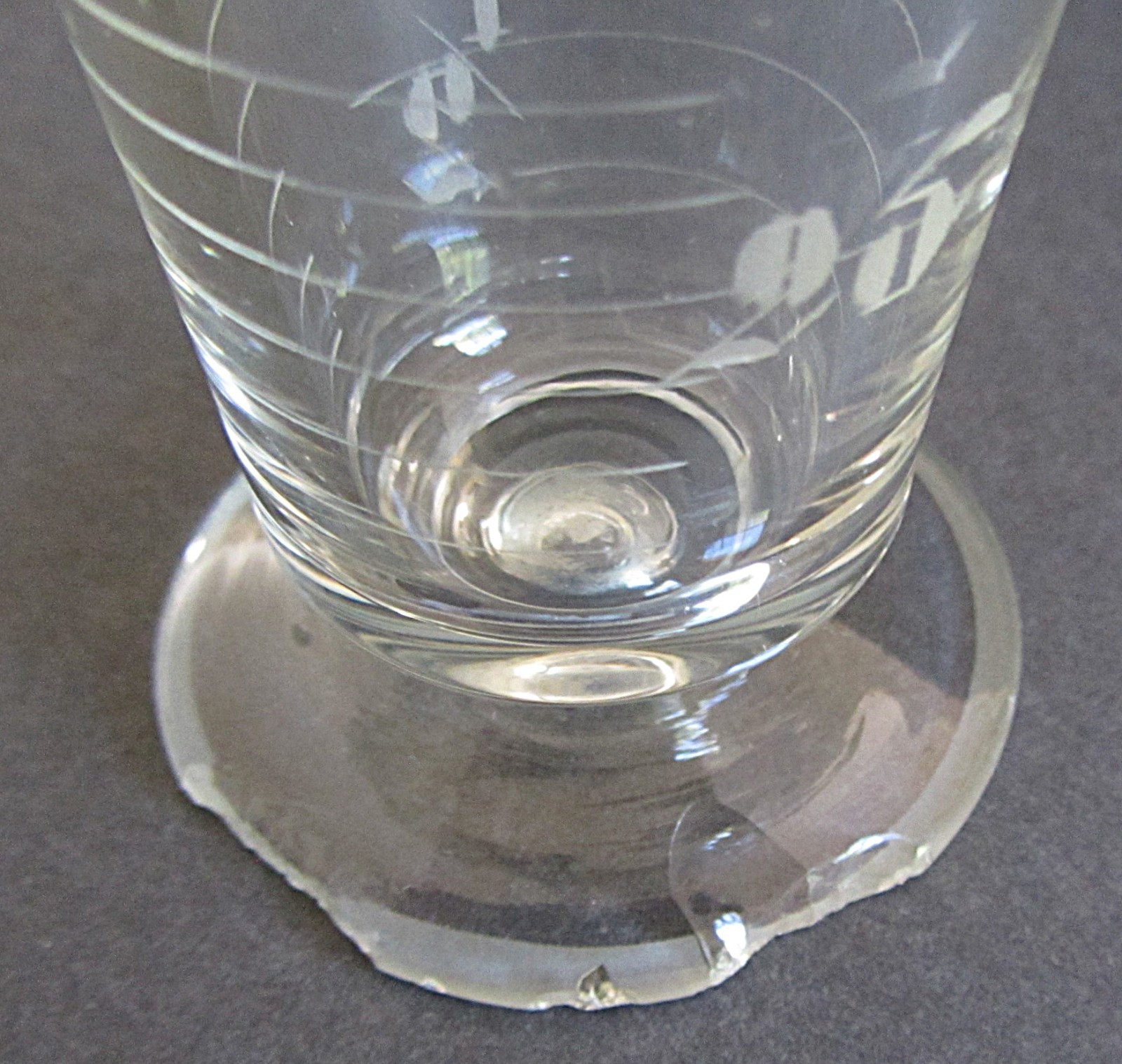 VTG ARMSTRONG ETCHED GLASS FOOTED APOTHOCARY 4oz MEASURING BEAKER w/SPOUT~DAMAGE