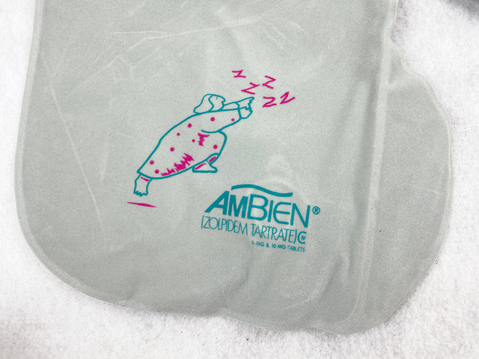 6 AMBIEN BLOW UP NECK PILLOW – PHARMACEUTICAL COLLECTIBLE – GRAY – NOS