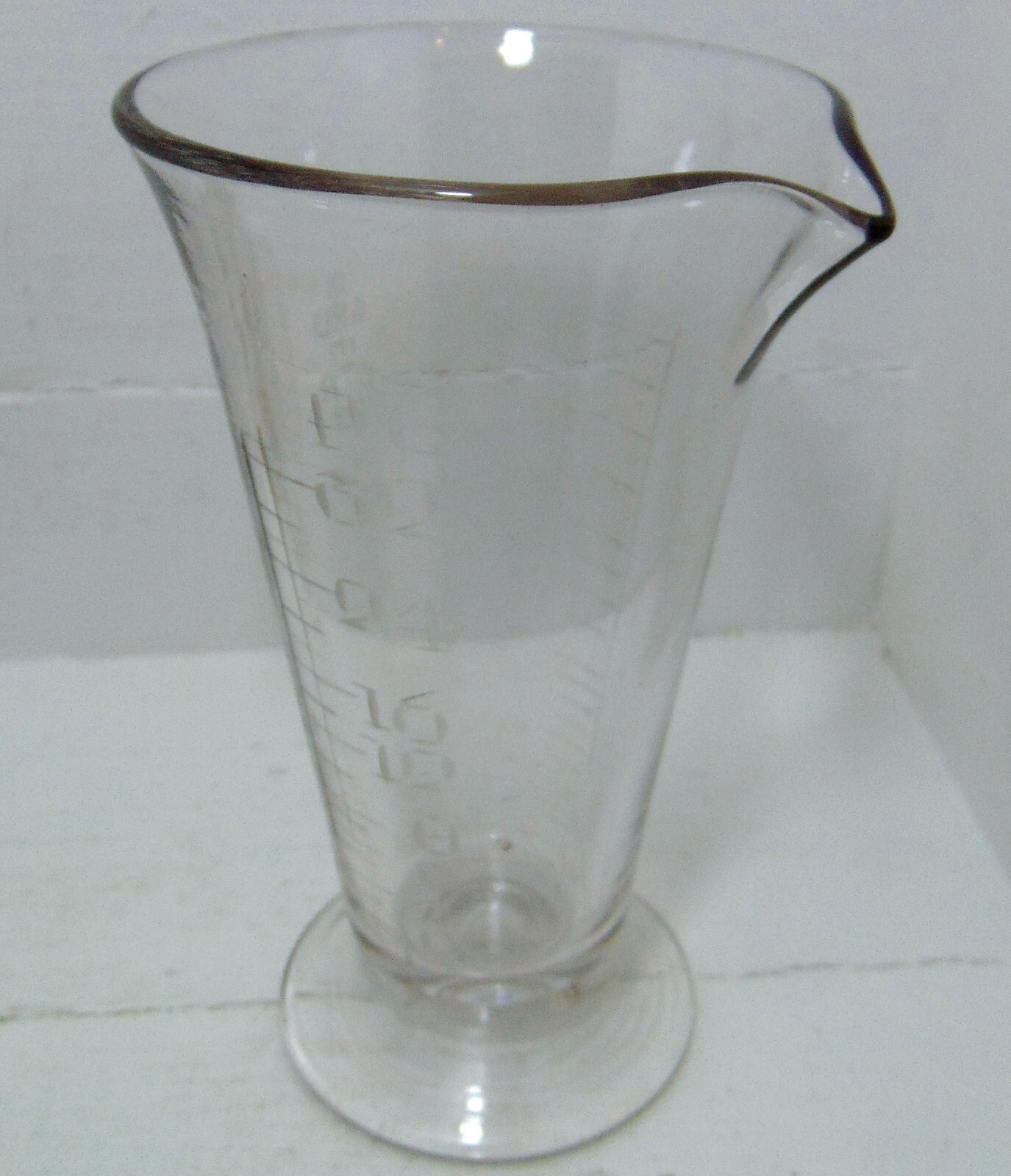 Hand Etched “Pedestal” Type Chemists / Laboratory Medicine Measure 1929