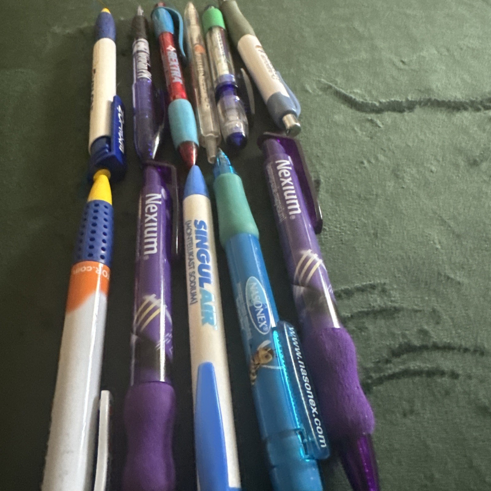 B38 Vintage pharmaceutical drug rep pens a lot of 11