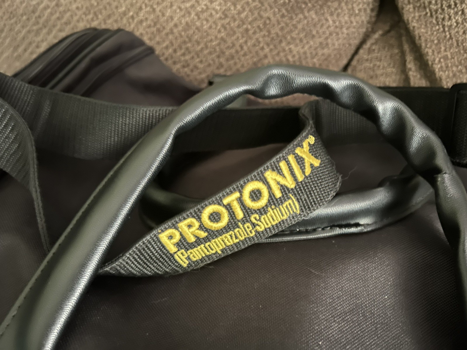 Protonix Pharmacy Drug Rep Large Duffel Travel Bag Luggage – Damaged Strap
