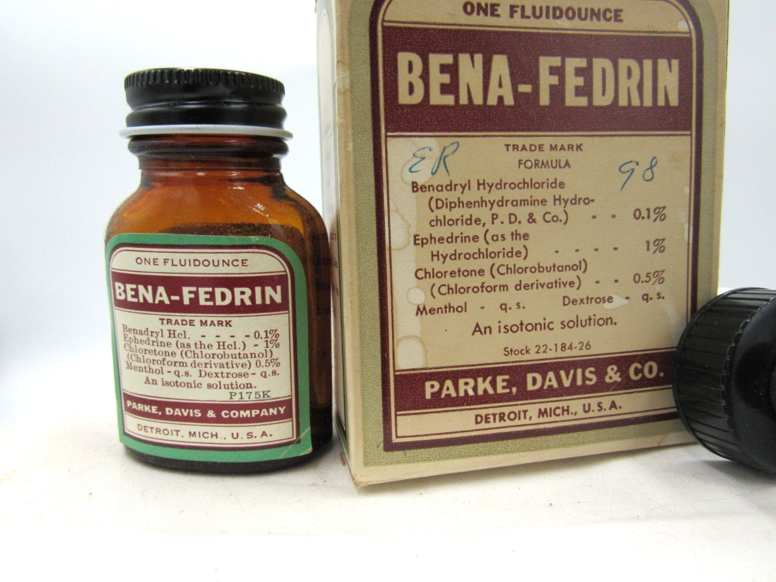 BW – 1940’s Parke, Davis & CO Bena-Fedrin Detroit Mich 2 3/4 ” Medicine bottle
