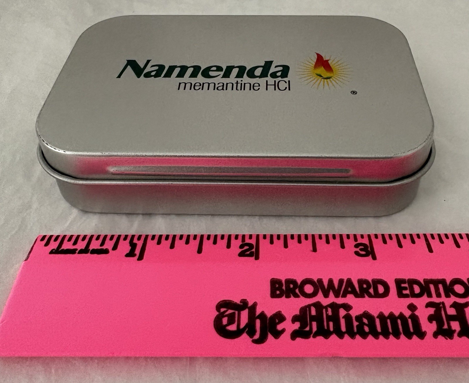 VTG NAMENDA USB FLASH DRIVE + LANYARD SET in METAL TIN PHARMA REP LOGO NEW