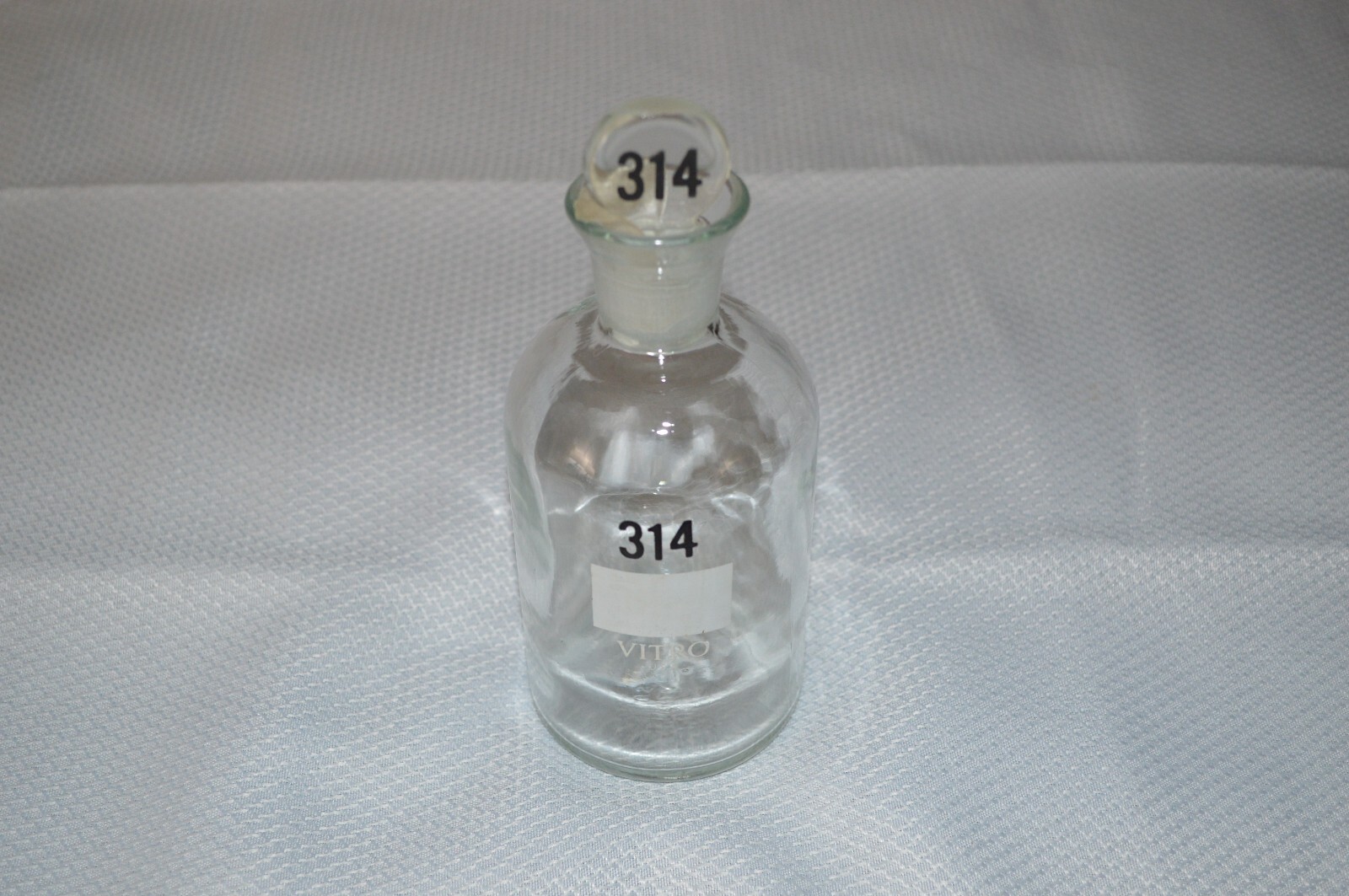 WHEATON ~ VITRO ~ U.S.A. ~ GLASS LABS BOTTLES ~ LABORATORY ~ PHARMACEUTICAL ~NEW